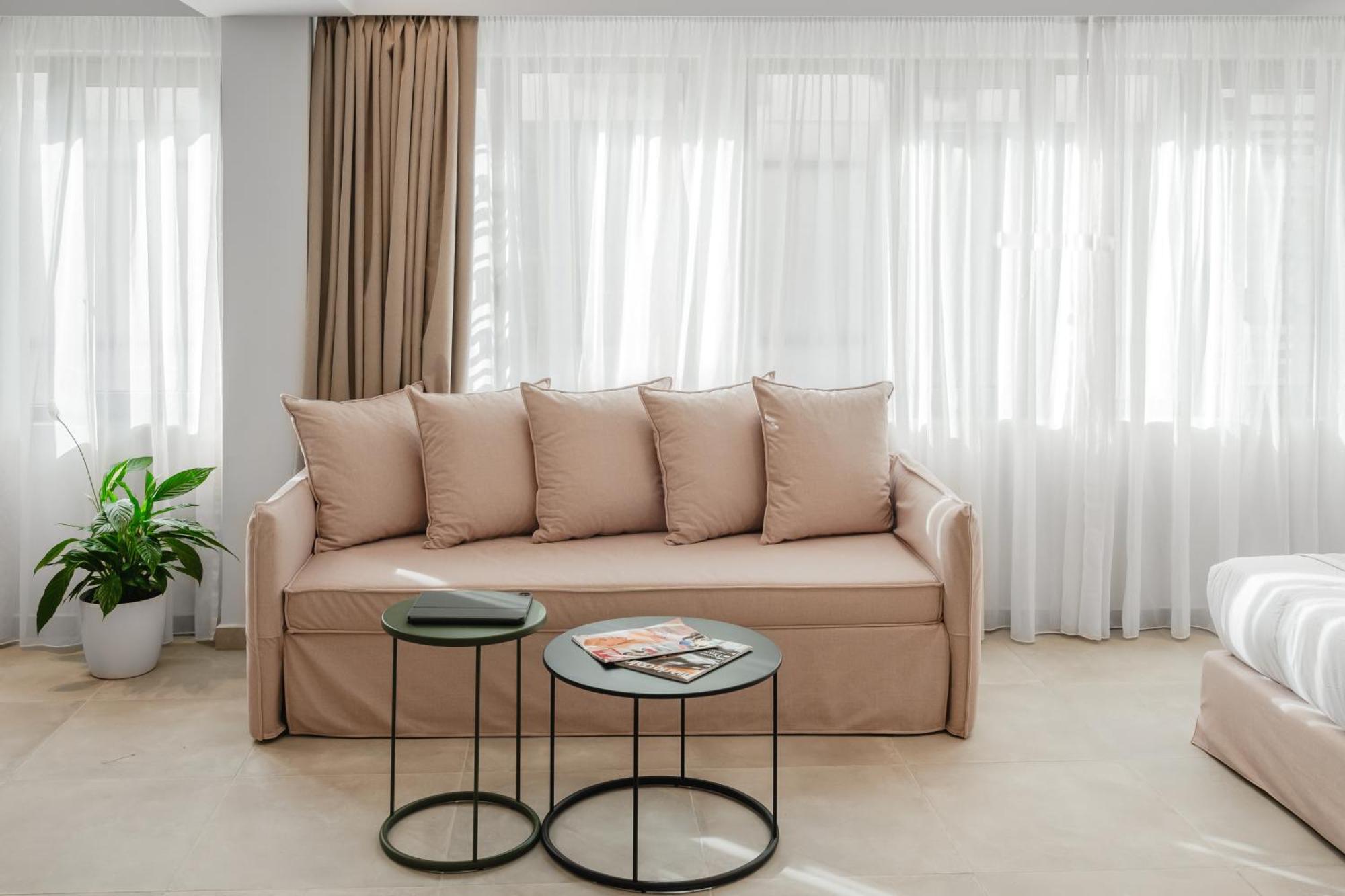 Ela Five Residences Apartment